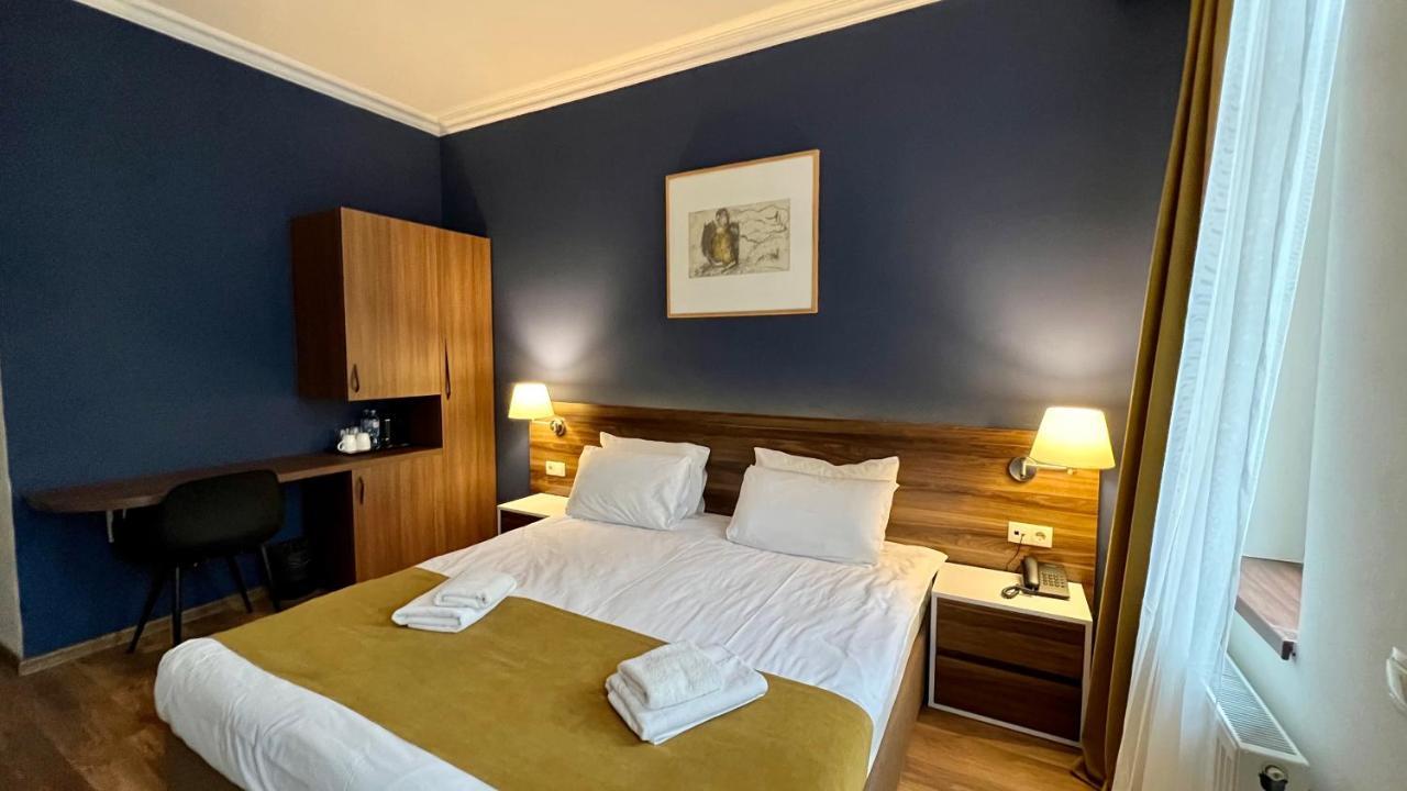 Point Hotel Tbilissi Extérieur photo