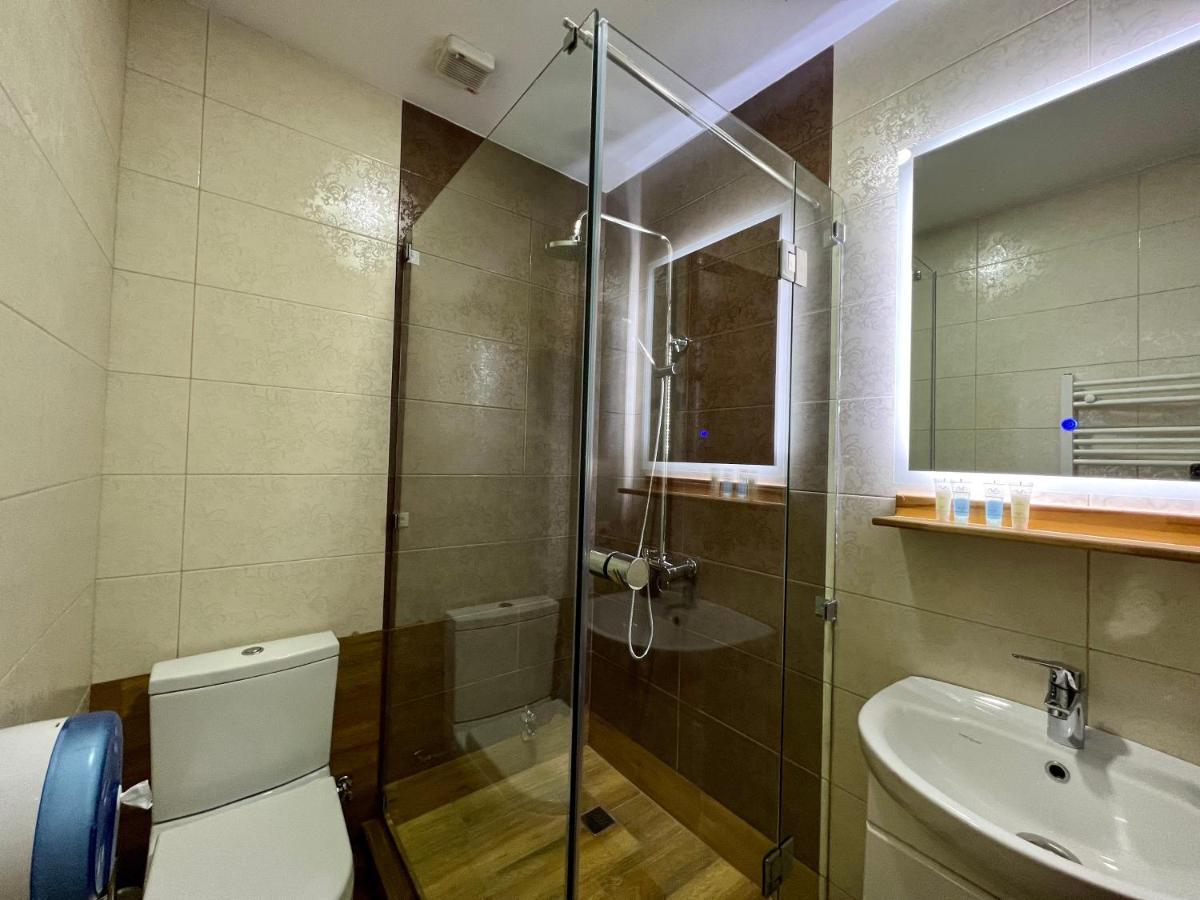 Point Hotel Tbilissi Extérieur photo