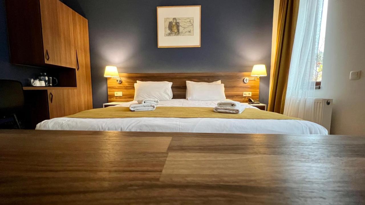 Point Hotel Tbilissi Extérieur photo