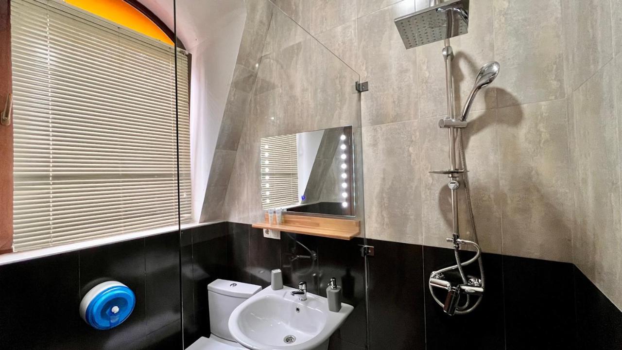 Point Hotel Tbilissi Extérieur photo