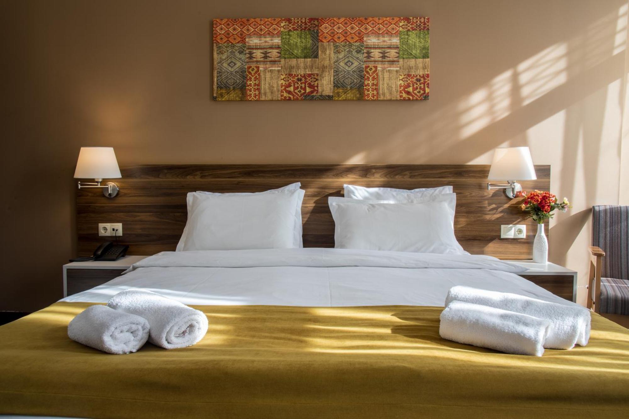 Point Hotel Tbilissi Extérieur photo